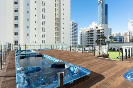 Lovely In Surfers Paradise Apartment